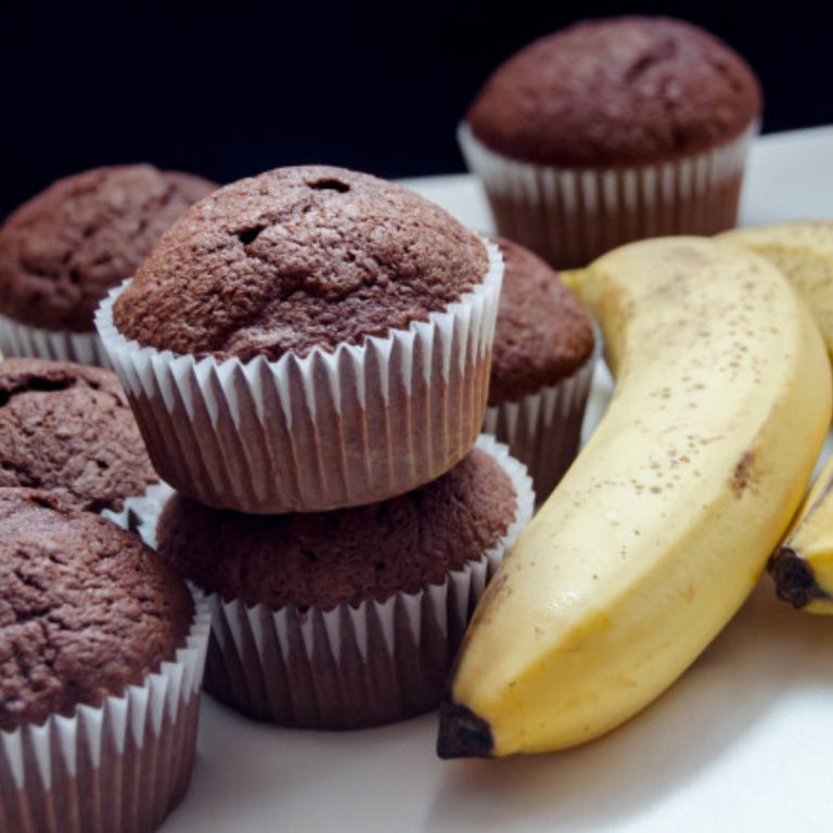 Muffins cu banane si ciocolata