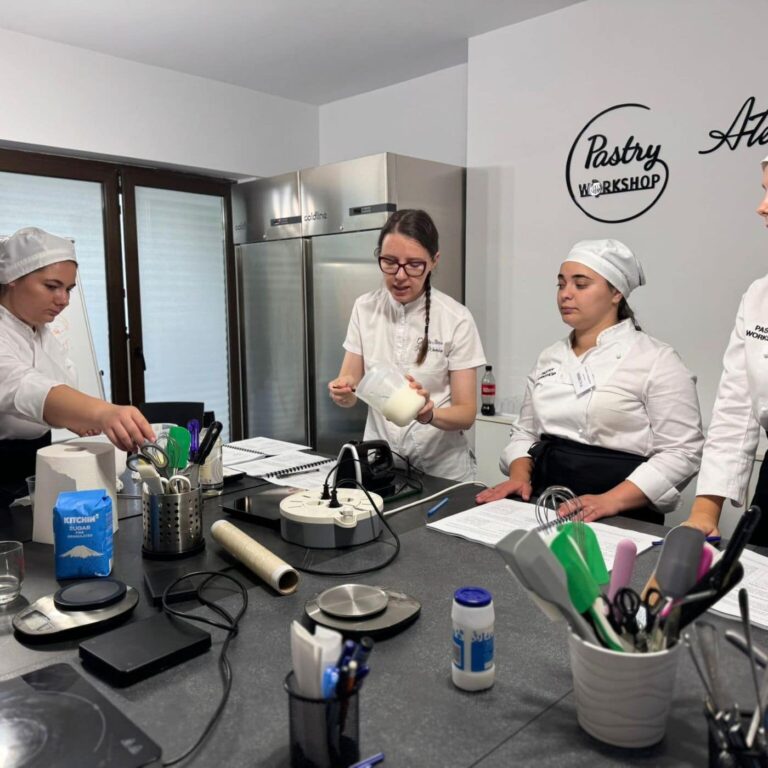 Atelier de cofetărie cu cursanții Pastry Workshop în București