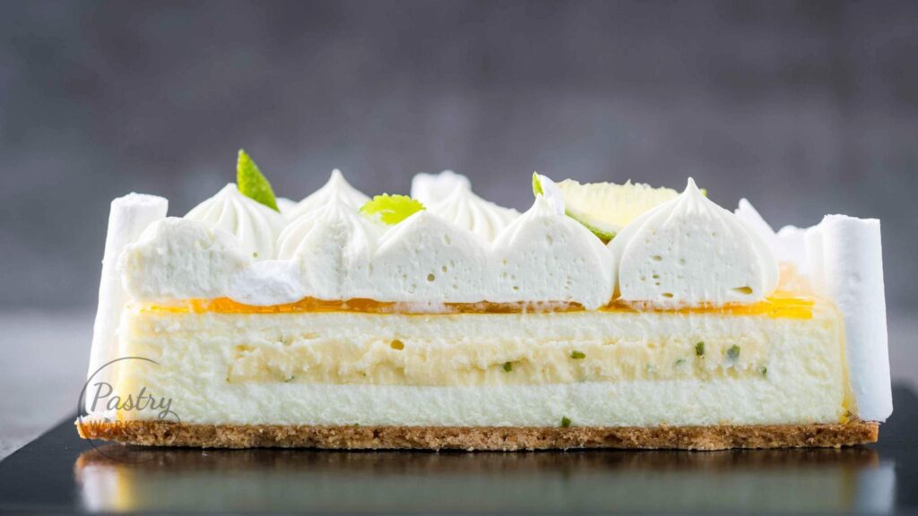 Prăjitură cu frișcă și cremă de lămâie