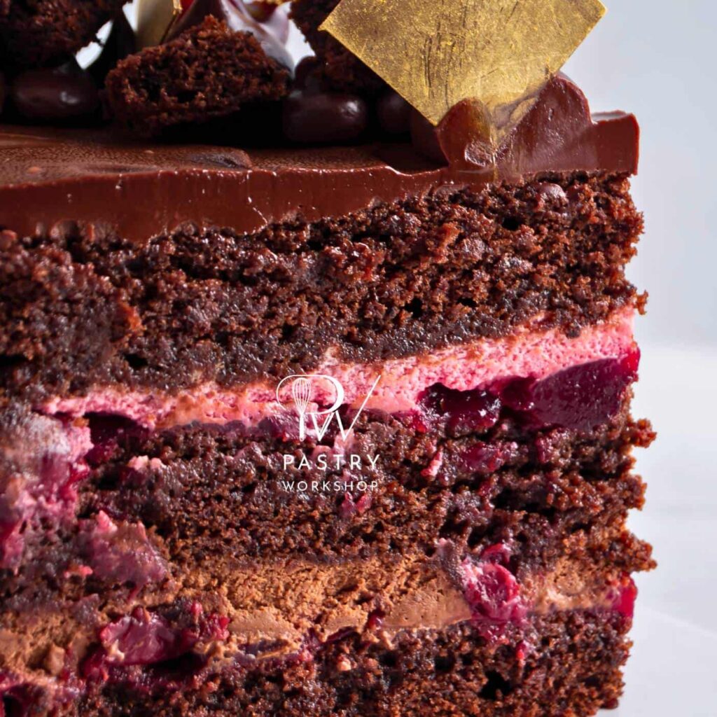 tort naked cu ciocolata neagra si tonka - tort de ciocolata neagra